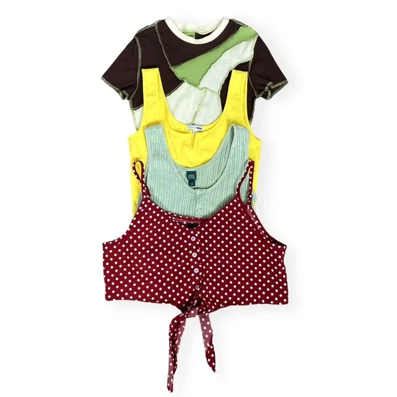 Bundle of 4 Crop Tops- 3 Tanks, 1 Tee- Size Small - Picture 15 of 16